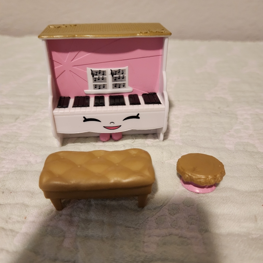 Shopkins Piano and benches collection lot. 3 pieces.